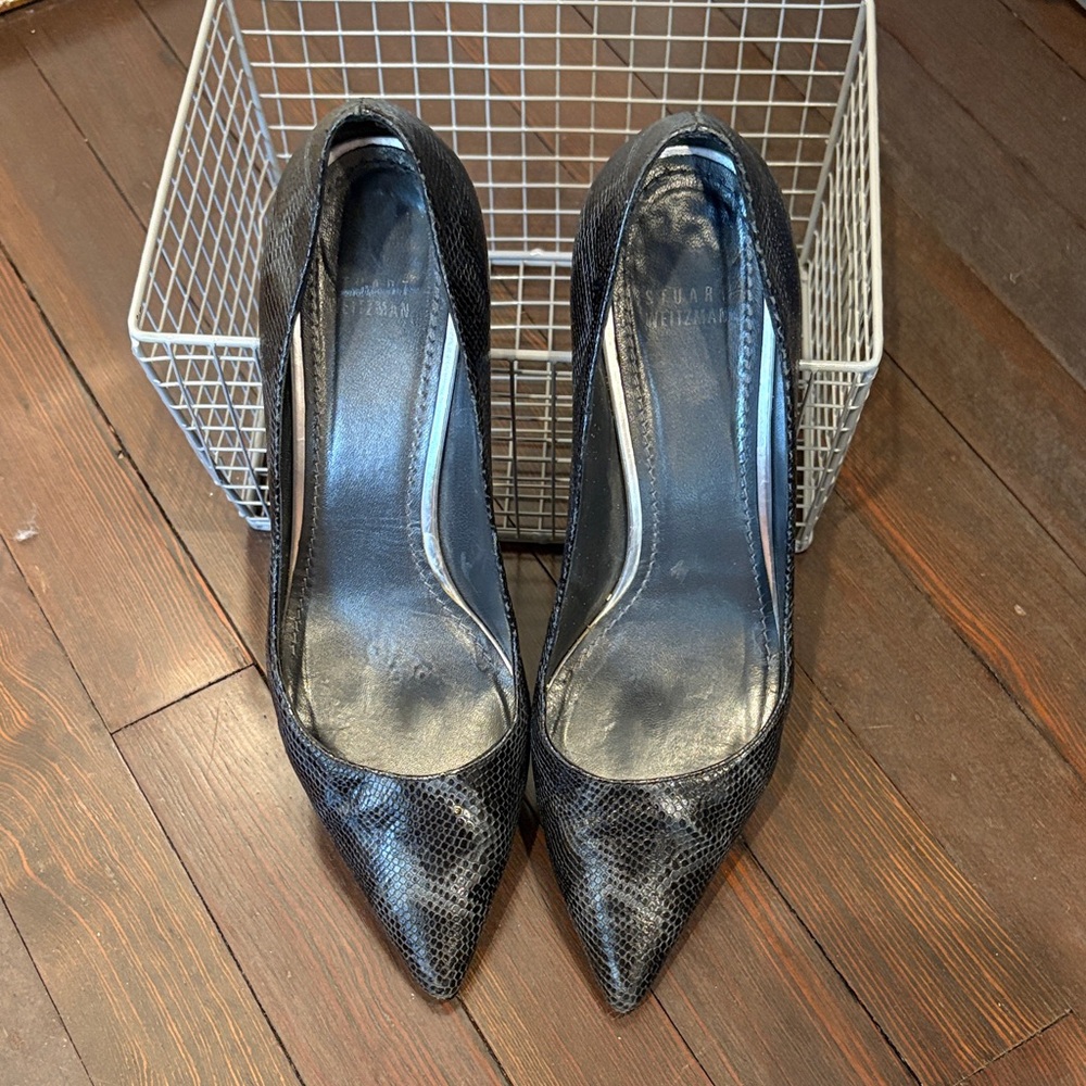 Stuart Weitzman charcoal gray snakeskin print chunky heels